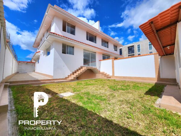 POR ESTRENAR Casa 4 dormitorios 4 parqueaderos AMPLIO PATIO terraza Cashapamba Valle de los Chillos - Image 8
