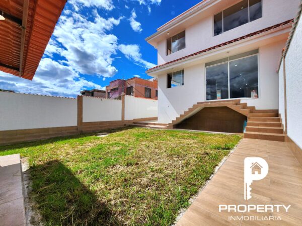 POR ESTRENAR Casa 4 dormitorios 4 parqueaderos AMPLIO PATIO terraza Cashapamba Valle de los Chillos - Image 9