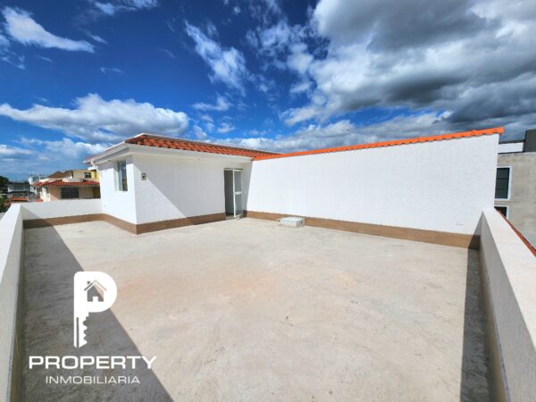 POR ESTRENAR Casa 4 dormitorios 4 parqueaderos AMPLIO PATIO terraza Cashapamba Valle de los Chillos - Image 31