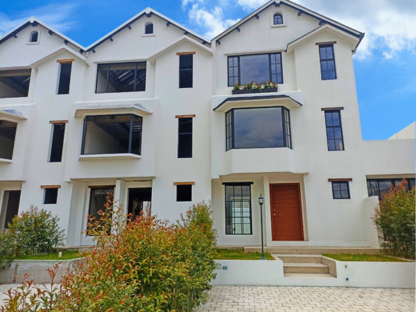 NO CONJUNTO Casas POR ESTRENAR 3 o 4 dormitorios 3 parqueaderos Patio Ático Mirasierra Valle Chillos - Image 18