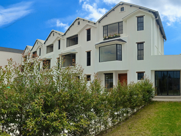 NO CONJUNTO Casas POR ESTRENAR 3 o 4 dormitorios 3 parqueaderos Patio Ático Mirasierra Valle Chillos - Image 17
