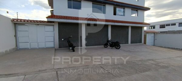 Casa con local comercial por estrenar 5 parqueaderos 3 dormitorios Cashapamba En venta valle chillos - Image 15