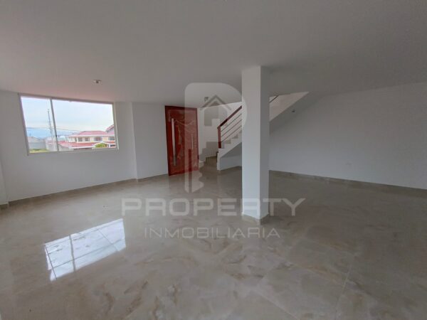 Casa con local comercial por estrenar 5 parqueaderos 3 dormitorios Cashapamba En venta valle chillos - Image 4