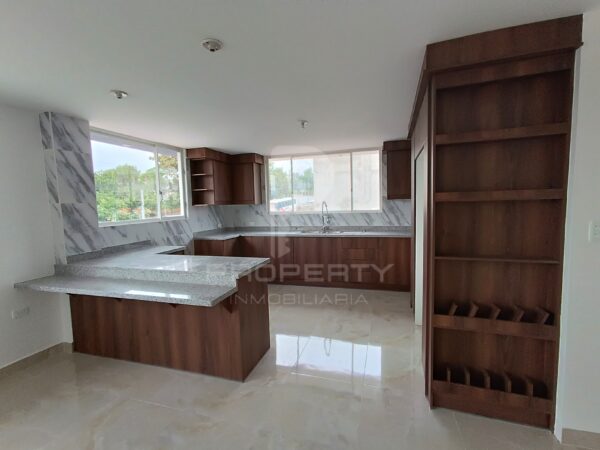 Casa con local comercial por estrenar 5 parqueaderos 3 dormitorios Cashapamba En venta valle chillos - Image 2