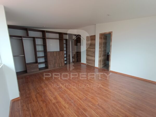 Casa con local comercial por estrenar 5 parqueaderos 3 dormitorios Cashapamba En venta valle chillos - Image 9