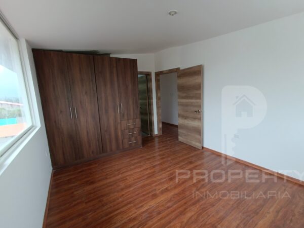 Casa con local comercial por estrenar 5 parqueaderos 3 dormitorios Cashapamba En venta valle chillos - Image 11