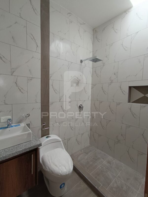 Casa con local comercial por estrenar 5 parqueaderos 3 dormitorios Cashapamba En venta valle chillos - Image 13