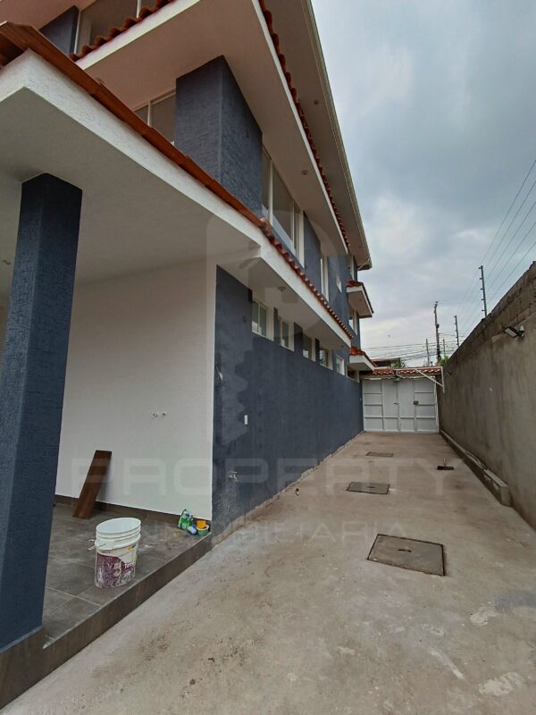 Casa con local comercial por estrenar 5 parqueaderos 3 dormitorios Cashapamba En venta valle chillos - Image 14