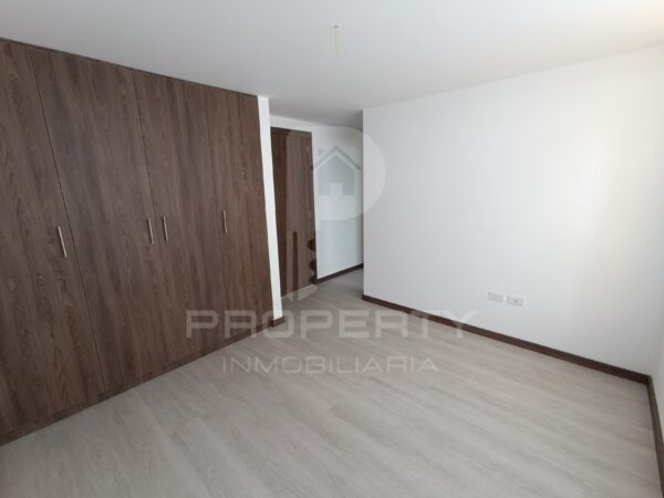 Casa ESQUINERA crédito VIP 3 dormitorios con baño privado cada uno, jardín y terraza Conocoto Valle - Image 13