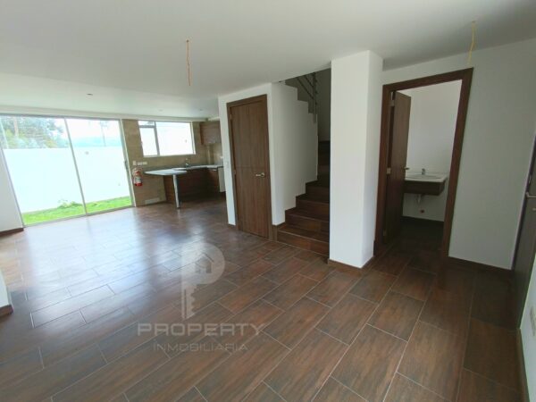 Casa ESQUINERA crédito VIP 3 dormitorios con baño privado cada uno, jardín y terraza Conocoto Valle - Image 3