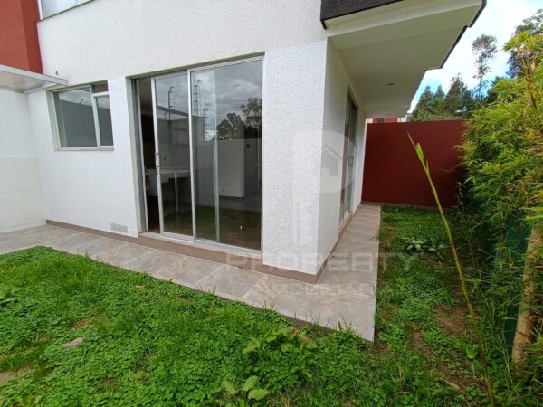Casa ESQUINERA crédito VIP 3 dormitorios con baño privado cada uno, jardín y terraza Conocoto Valle - Image 6