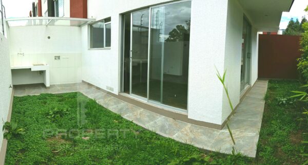 Casa ESQUINERA crédito VIP 3 dormitorios con baño privado cada uno, jardín y terraza Conocoto Valle - Image 7