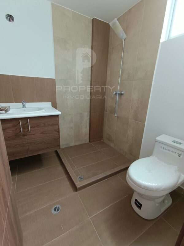 Casa ESQUINERA crédito VIP 3 dormitorios con baño privado cada uno, jardín y terraza Conocoto Valle - Image 11