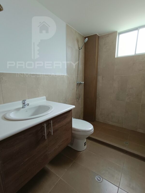 Casa ESQUINERA crédito VIP 3 dormitorios con baño privado cada uno, jardín y terraza Conocoto Valle - Image 14
