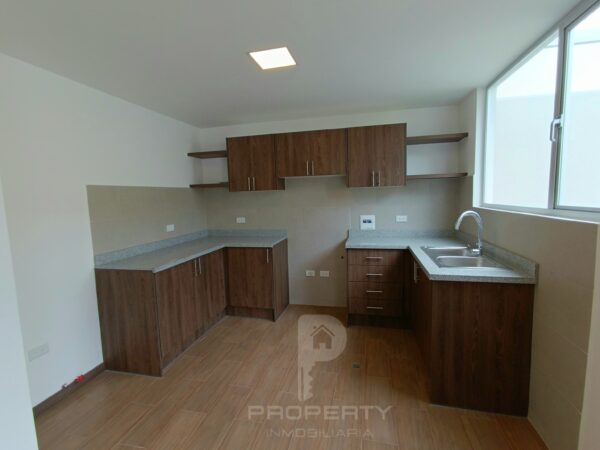 Casas Crédito VIP Conocoto 3 dormitorios 2 parqueaderos con Piscina y transporte público a la puerta - Image 4