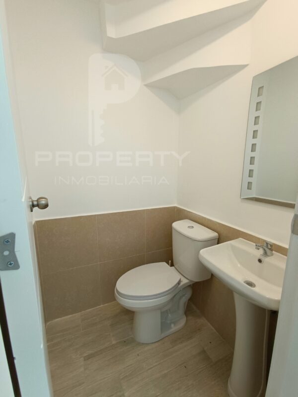 Casas CRÉDITO VIP con piscina y entrada independiente en Conocoto La Salle Valle de los Chillos - Image 9
