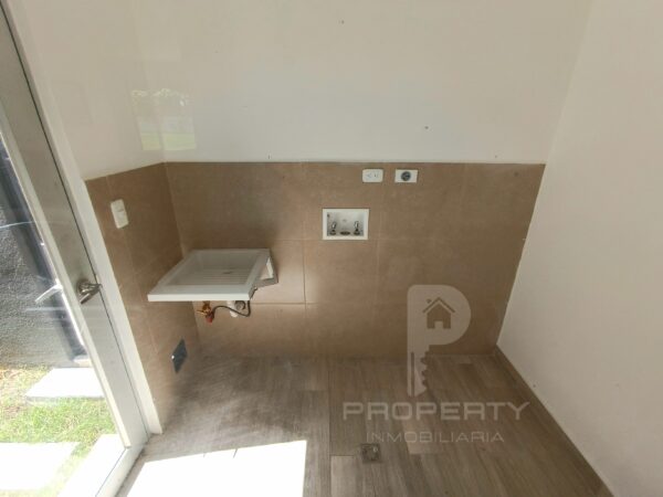 Casas CRÉDITO VIP con piscina y entrada independiente en Conocoto La Salle Valle de los Chillos - Image 8