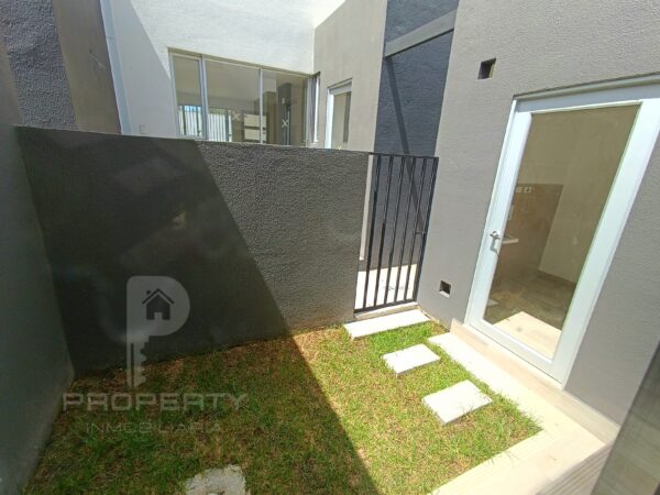Casas CRÉDITO VIP con piscina y entrada independiente en Conocoto La Salle Valle de los Chillos - Image 7