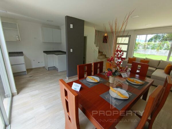 Casas CRÉDITO VIP con piscina y entrada independiente en Conocoto La Salle Valle de los Chillos - Image 5
