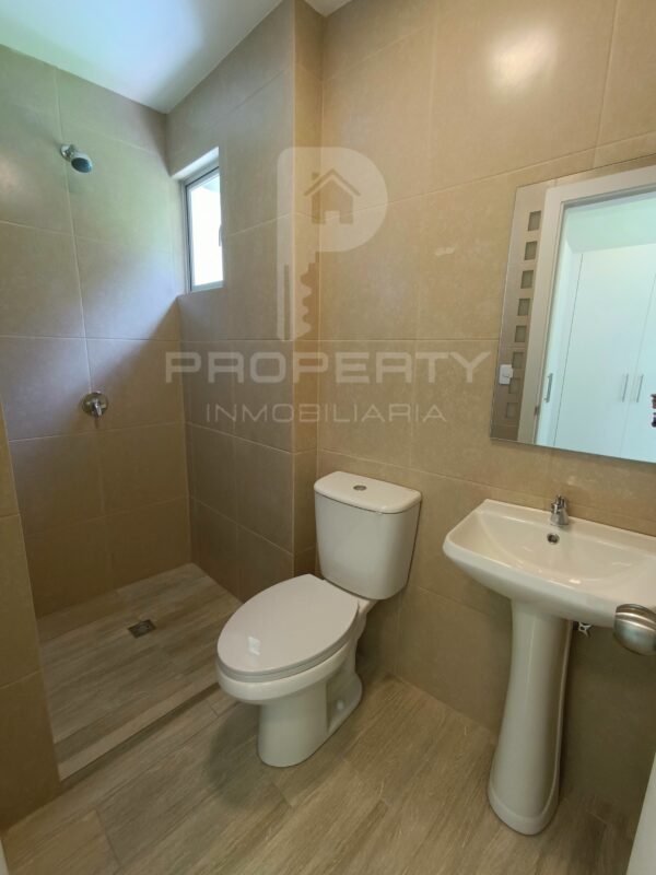 Casas CRÉDITO VIP con piscina y entrada independiente en Conocoto La Salle Valle de los Chillos - Image 13