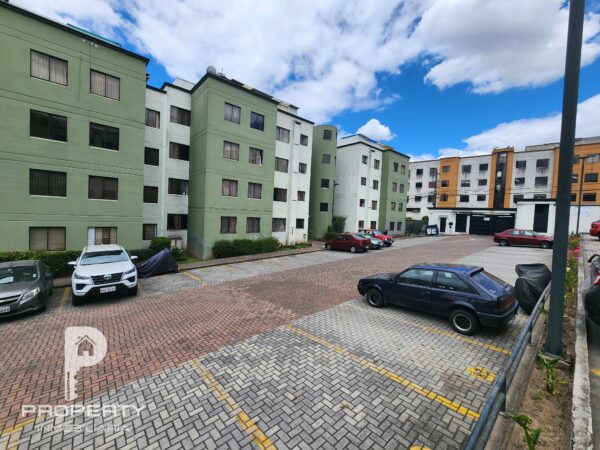 Departamento amoblado 3 dormitorios 1 parqueadero en venta Cotocollao Norte Quito Terraza lavandería - Image 13