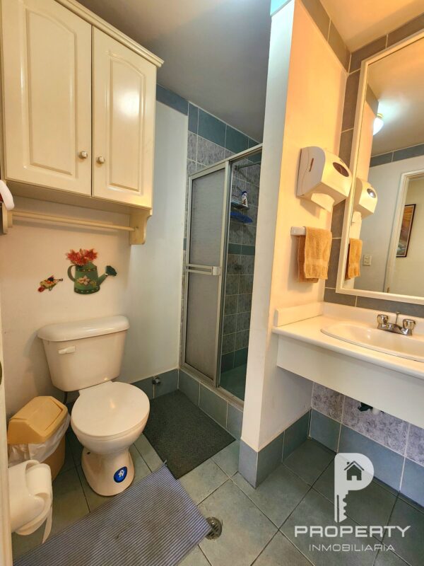 Departamento amoblado 3 dormitorios 1 parqueadero en venta Cotocollao Norte Quito Terraza lavandería - Image 8