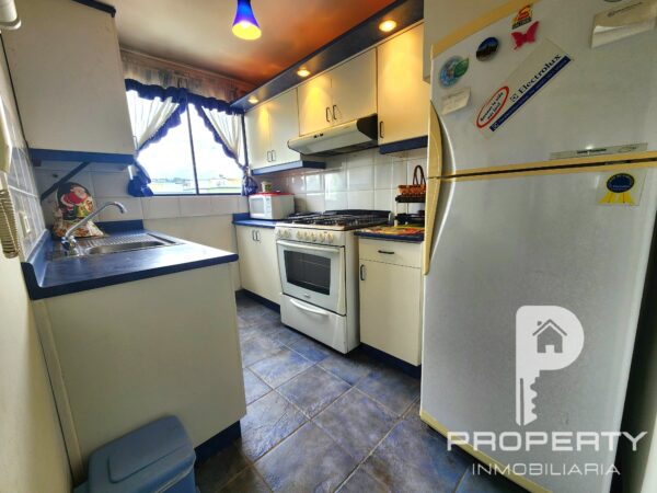 Departamento amoblado 3 dormitorios 1 parqueadero en venta Cotocollao Norte Quito Terraza lavandería - Image 4