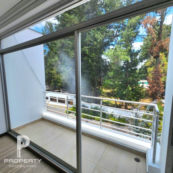 Casa por estrenar 3 dormitorios 2 parqueaderos terraza y patio La Armenia. Crédito - Image 15