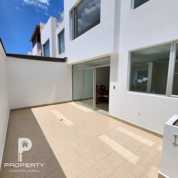 Casa por estrenar 3 dormitorios 2 parqueaderos terraza y patio La Armenia. Crédito - Image 6