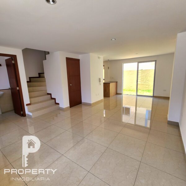 Casas CRÉDITO VIP a 5 minutos de El Triángulo 3 dormitorios Terraza Parqueadero Valle de los Chillos - Image 3