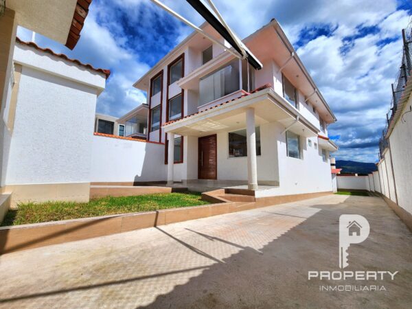 POR ESTRENAR Casa 4 dormitorios 4 parqueaderos AMPLIO PATIO terraza Cashapamba Valle de los Chillos - Image 3