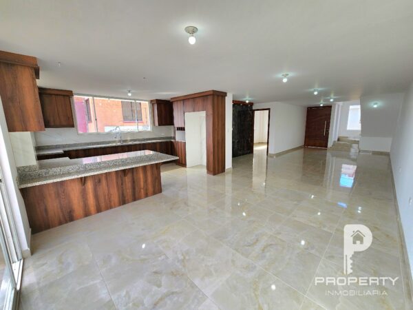POR ESTRENAR Casa 4 dormitorios 4 parqueaderos AMPLIO PATIO terraza Cashapamba Valle de los Chillos - Image 13