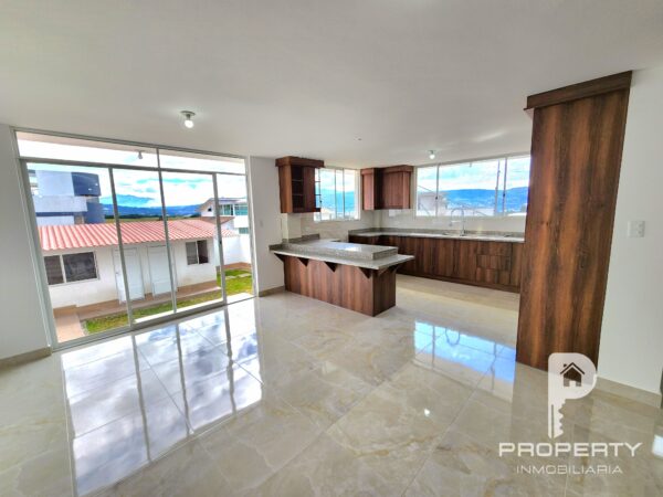 POR ESTRENAR Casa 4 dormitorios 4 parqueaderos AMPLIO PATIO terraza Cashapamba Valle de los Chillos - Image 12