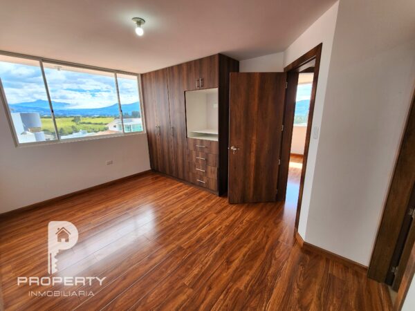 POR ESTRENAR Casa 4 dormitorios 4 parqueaderos AMPLIO PATIO terraza Cashapamba Valle de los Chillos - Image 24