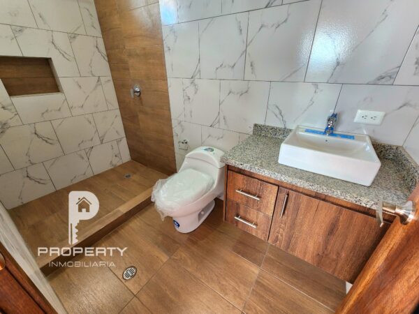 POR ESTRENAR Casa 4 dormitorios 4 parqueaderos AMPLIO PATIO terraza Cashapamba Valle de los Chillos - Image 25