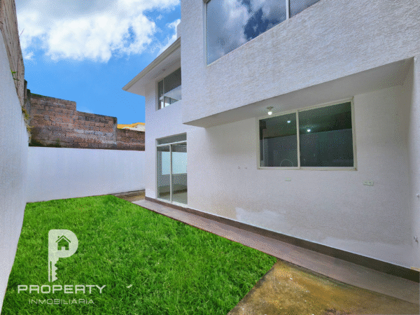 ¡Patio GIGANTE! Casa POR ESTRENAR 6 parqueaderos 3 dormitorios Cashapamba Valle de los Chillos - Image 7