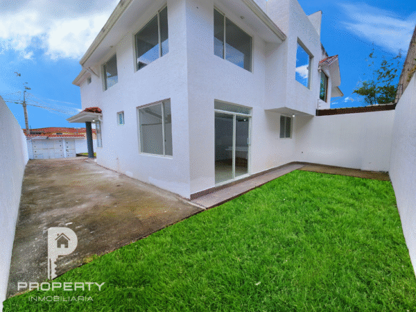 ¡Patio GIGANTE! Casa POR ESTRENAR 6 parqueaderos 3 dormitorios Cashapamba Valle de los Chillos - Image 6