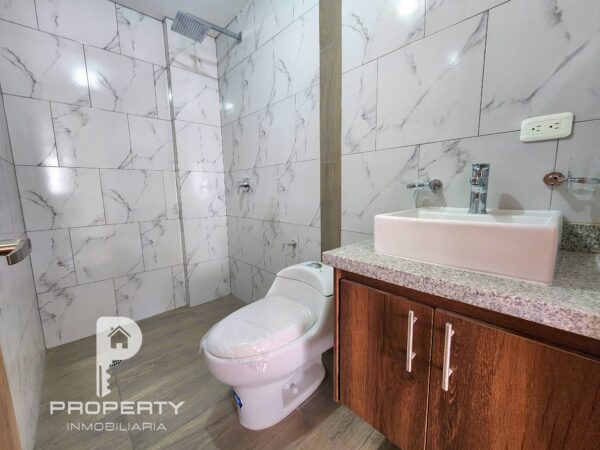 ¡Patio GIGANTE! Casa POR ESTRENAR 6 parqueaderos 3 dormitorios Cashapamba Valle de los Chillos - Image 18