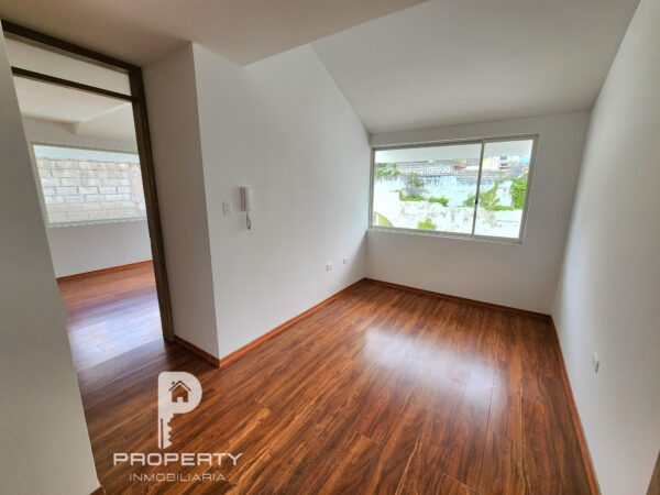 ¡Patio GIGANTE! Casa POR ESTRENAR 6 parqueaderos 3 dormitorios Cashapamba Valle de los Chillos - Image 12