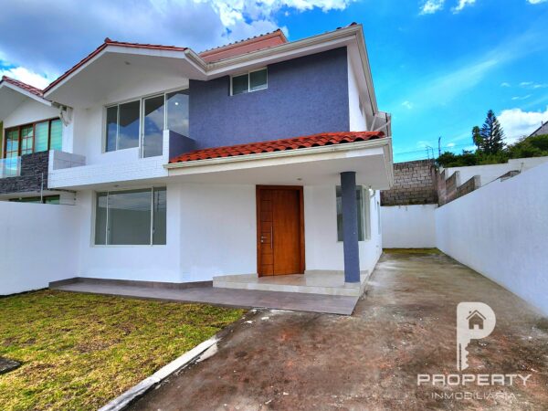 ¡Patio GIGANTE! Casa POR ESTRENAR 6 parqueaderos 3 dormitorios Cashapamba Valle de los Chillos - Image 3