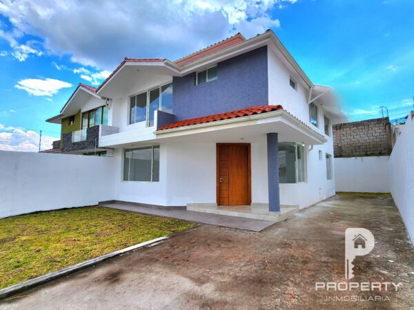 ¡Patio GIGANTE! Casa POR ESTRENAR 6 parqueaderos 3 dormitorios Cashapamba Valle de los Chillos - Image 2