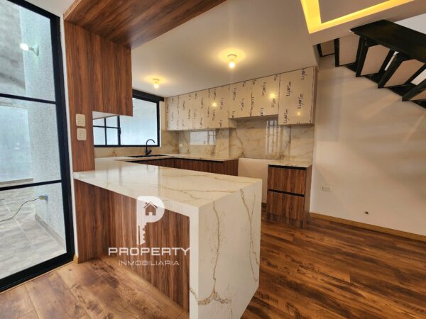 NO CONJUNTO Casas POR ESTRENAR 3 o 4 dormitorios 3 parqueaderos Patio Ático Mirasierra Valle Chillos - Image 4