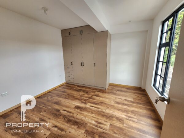 NO CONJUNTO Casas POR ESTRENAR 3 o 4 dormitorios 3 parqueaderos Patio Ático Mirasierra Valle Chillos - Image 12