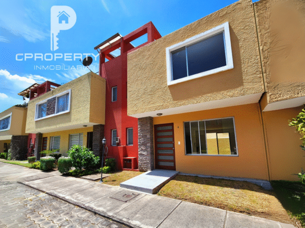 Casas CRÉDITO VIP a 5 minutos de El Triángulo 3 dormitorios Terraza Parqueadero Valle de los Chillos